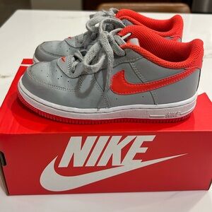 Toddler Nike sneakers - like new!